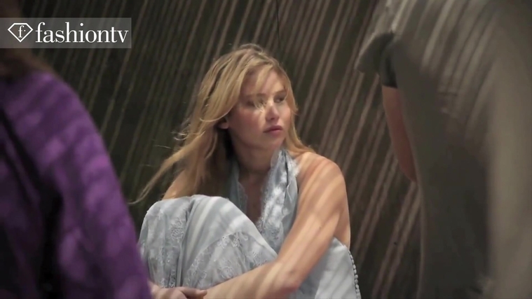 Marie_Claire_UK_28225829_5BBehind_the_Scenes5D.jpg