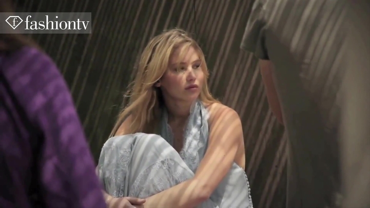 Marie_Claire_UK_28226329_5BBehind_the_Scenes5D.jpg