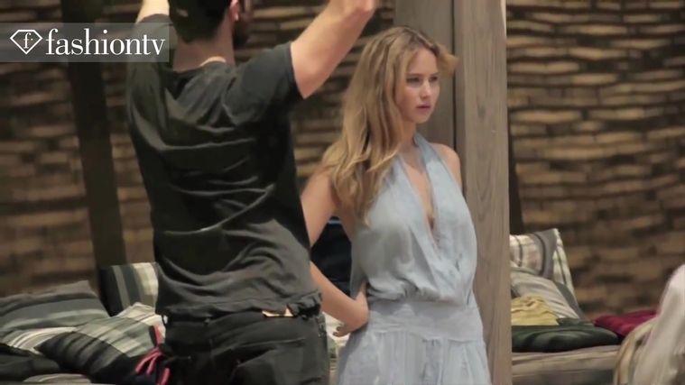Marie_Claire_UK_28227429_5BBehind_the_Scenes5D.jpg