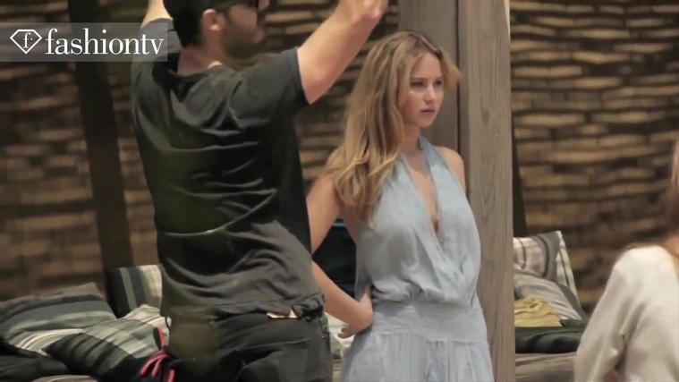 Marie_Claire_UK_28227929_5BBehind_the_Scenes5D.jpg