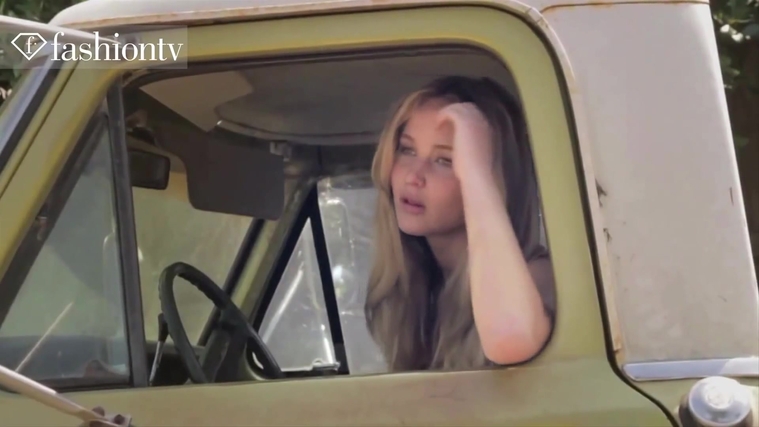 Marie_Claire_UK_28247629_5BBehind_the_Scenes5D.jpg