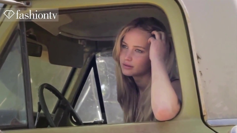 Marie_Claire_UK_28249029_5BBehind_the_Scenes5D.jpg