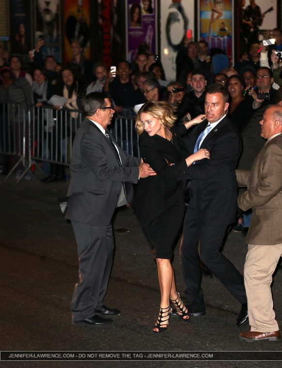 November_12_-_Leaving_The_Late_Show_with_David_Letterman_in_New_York_City_283029.jpg