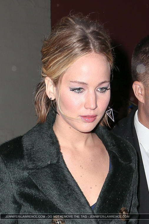 November_13_-_Signing_autographs_after_exiting_The_Colbert_Report_in_New_York_28329.jpg