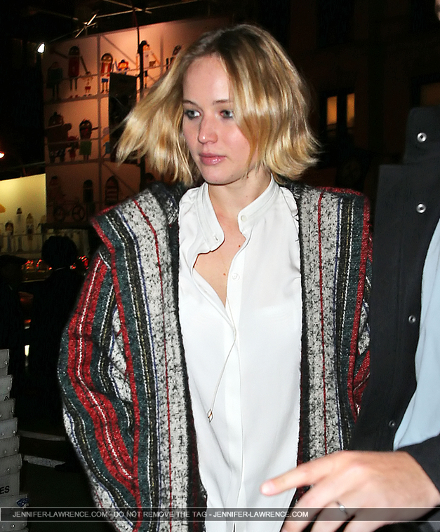 November_14_-_Leaving_a_restaurant_in_New_York__28329.jpg