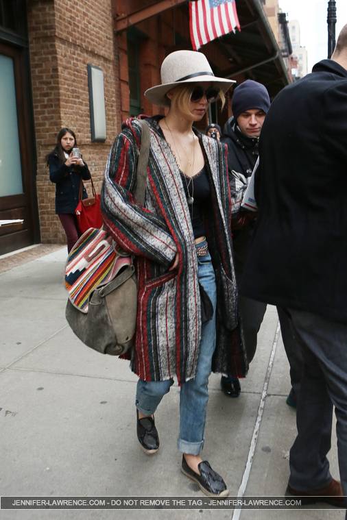 November_16_-_Leaving_her_hotel_in_New_York_281129.jpg