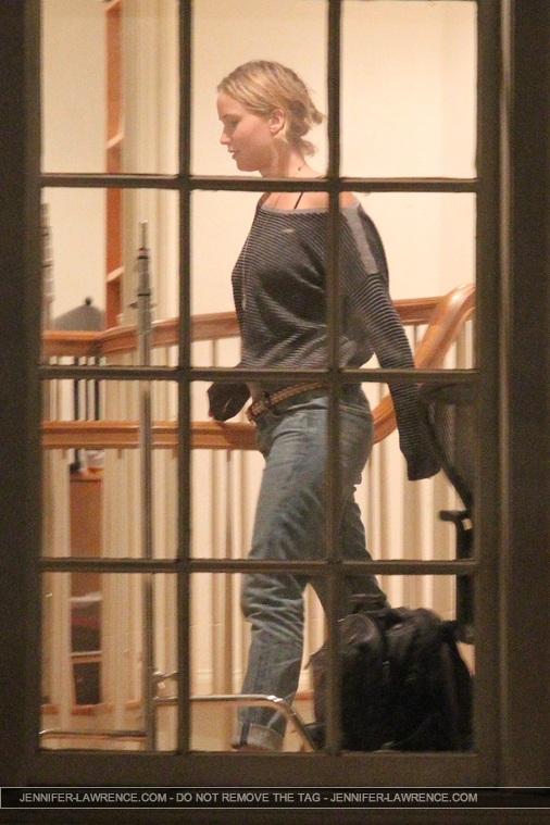 November_24_-_Attending_her_acting_class_in_L_A_28229.jpg