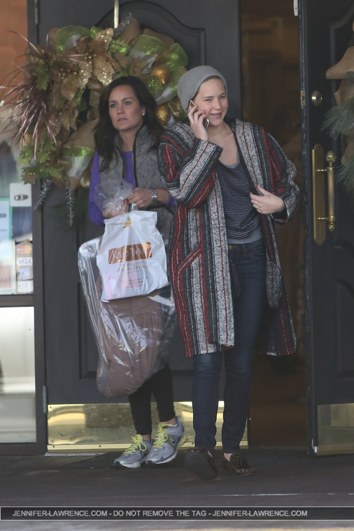 November_28_-_Leaving__Rodeo_Drive__Boutique_in_Louisville_28129.jpg