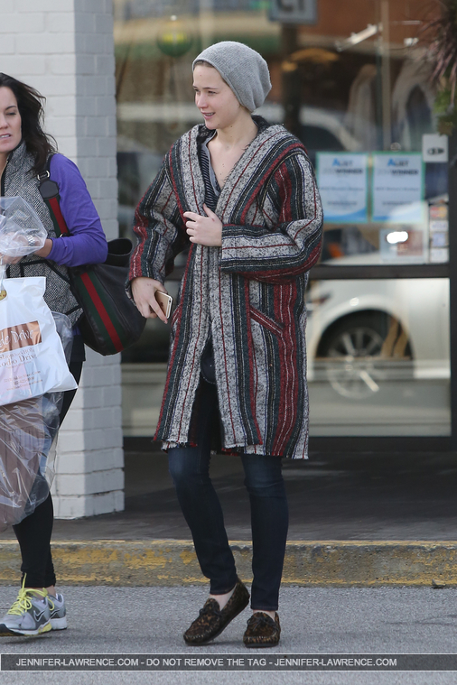 November_28_-_Leaving__Rodeo_Drive__Boutique_in_Louisville_281529.jpg