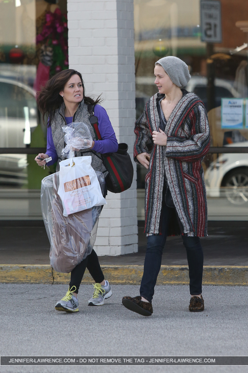 November_28_-_Leaving__Rodeo_Drive__Boutique_in_Louisville_281629.jpg