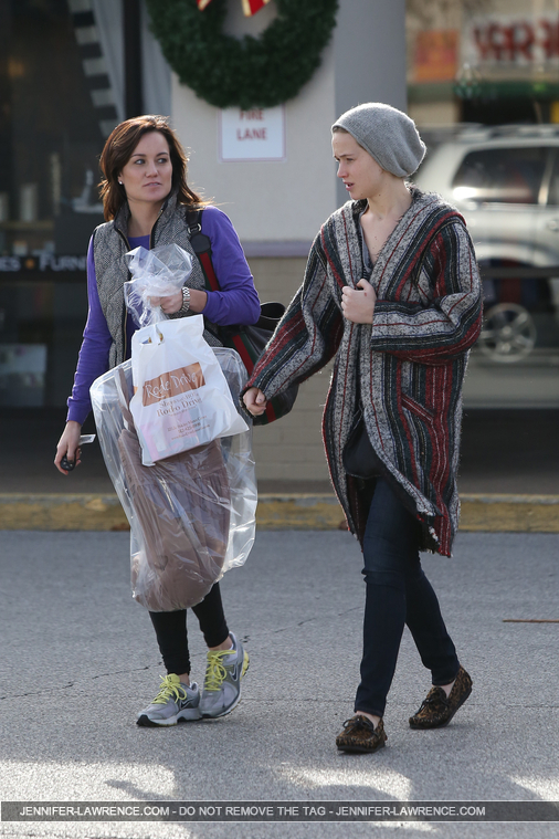 November_28_-_Leaving__Rodeo_Drive__Boutique_in_Louisville_282229.jpg