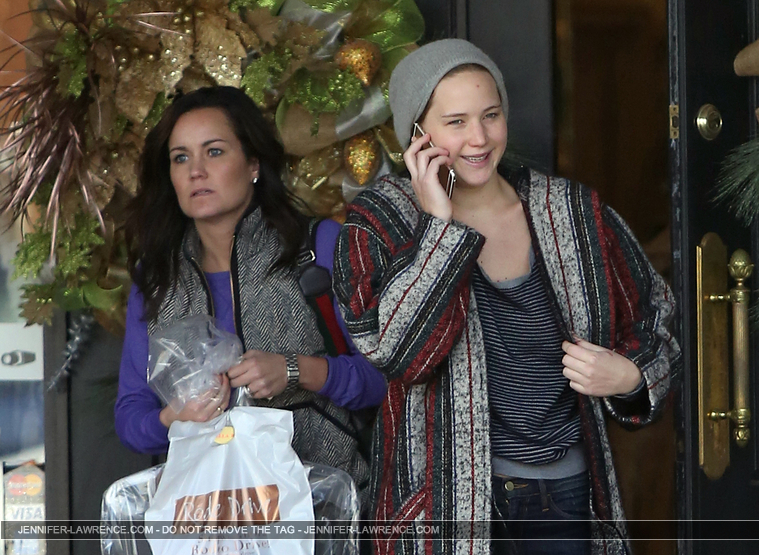 November_28_-_Leaving__Rodeo_Drive__Boutique_in_Louisville_28329.jpg