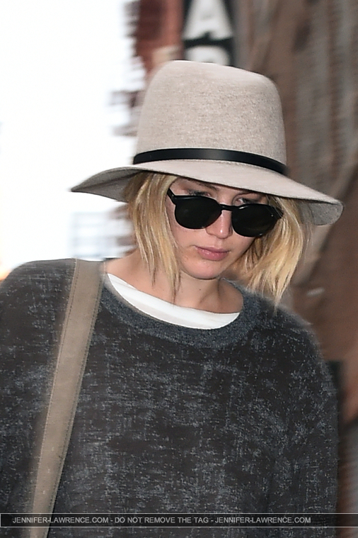 November__11_-_Arriving_at_her_hotel_in_New_York_City_28229.jpg