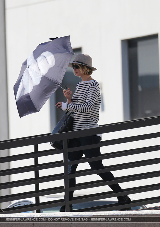October_24_-_Leaving_a_meeting_in_LA_283629.jpg