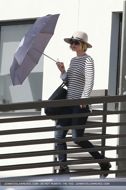 October_24_-_Leaving_a_meeting_in_LA_285329.jpg