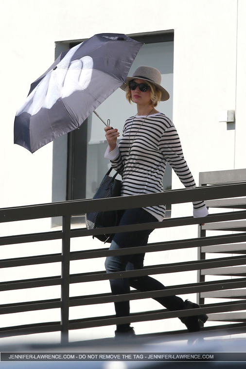 October_24_-_Leaving_a_meeting_in_LA_287329.jpg