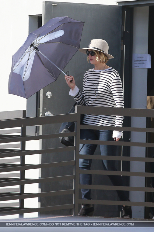 October_24_-_Leaving_a_meeting_in_LA_287529.jpg