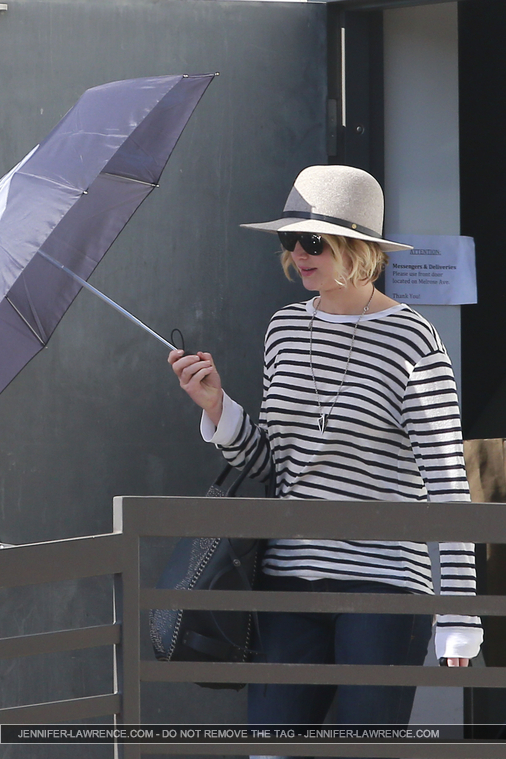 October_24_-_Leaving_a_meeting_in_LA_287929.jpg