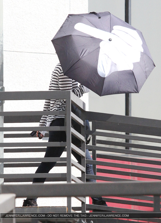 October_24_-_Leaving_a_meeting_in_LA_288629.jpg