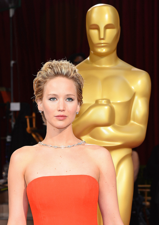 RED_March_2_-_At_the_86th_Academy_Awards_in_L_A_5BArrivals5D_288329.jpg