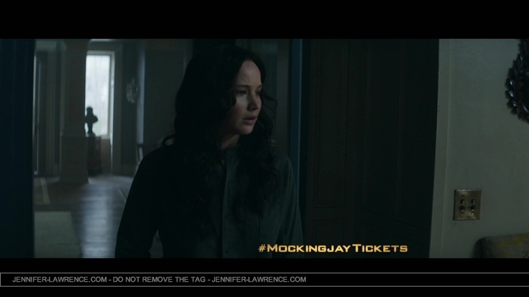 The_Hunger_Games__Mockingjay_Part_1_-_22Return_to_District_1222_120.jpg