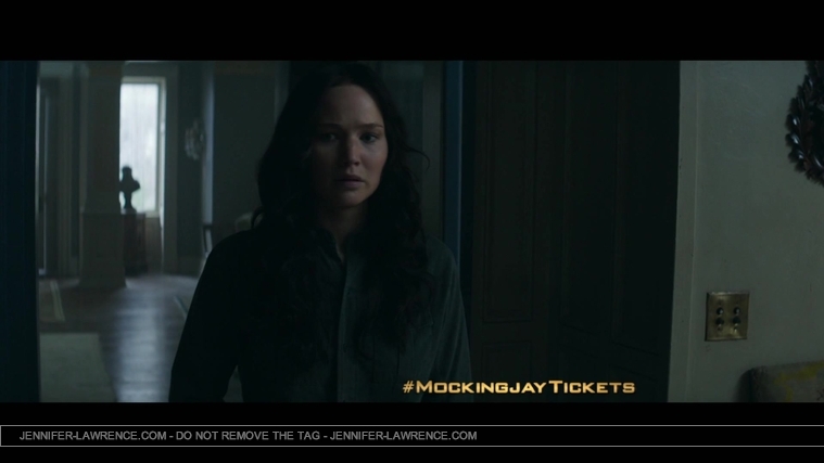 The_Hunger_Games__Mockingjay_Part_1_-_22Return_to_District_1222_123.jpg