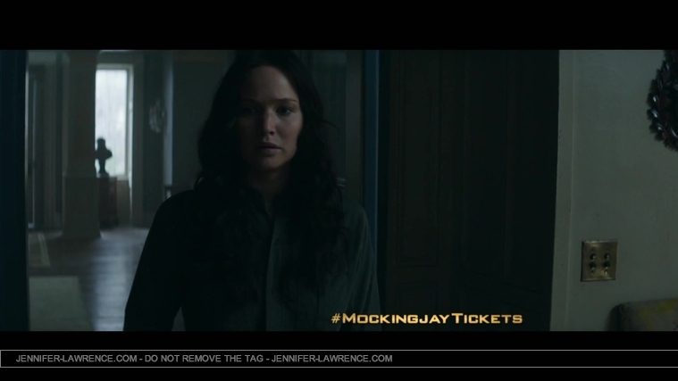 The_Hunger_Games__Mockingjay_Part_1_-_22Return_to_District_1222_124.jpg