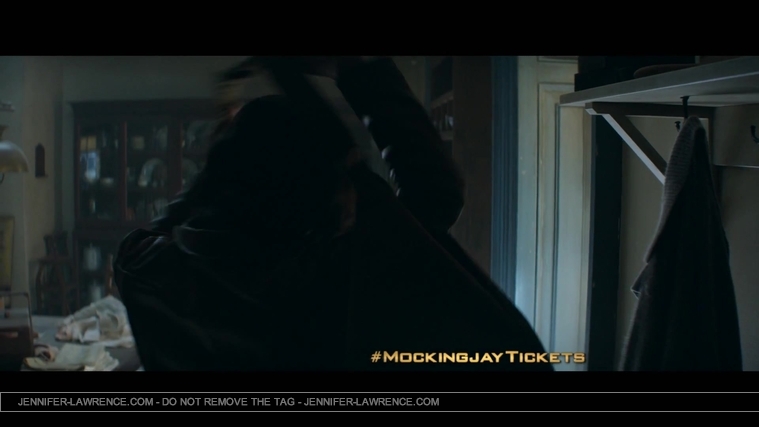 The_Hunger_Games__Mockingjay_Part_1_-_22Return_to_District_1222_139.jpg