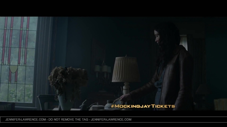 The_Hunger_Games__Mockingjay_Part_1_-_22Return_to_District_1222_142.jpg