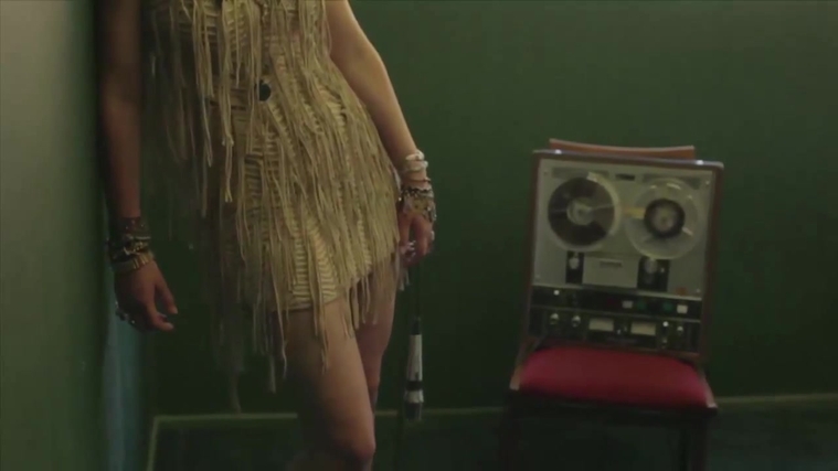 Vogue_Italia_28December_201229_5BBehind_the_Scenes5D_284129~0.jpg