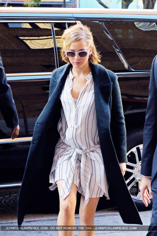 X_November_13_-_Arriving_at__Good_Morning_America__in_New_York_284629.jpg