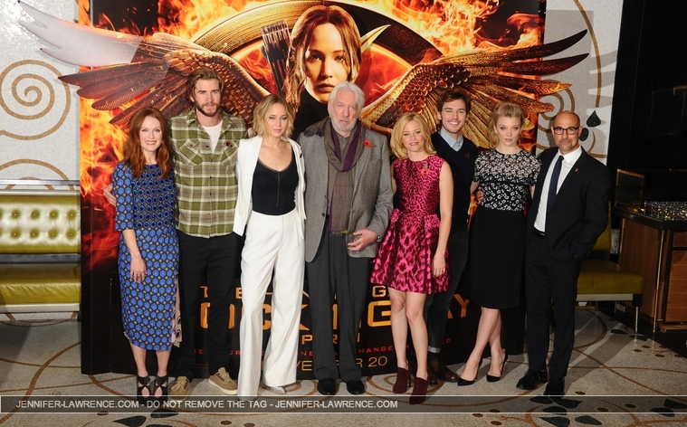X_November_9_-_Attend_a_photocall_for___The_Hunger_Games_Mockingjay_Part_1___in_London_288029.jpg