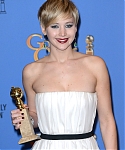71st_Annual_Golden_Globe_Awards_press_room_2811529.jpg