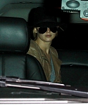 April_30_-_Jennifer_Lawrence_leaving_JFK_Airport_in_New_York_28329.jpg