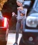 December_12_-_Arriving_at_Gabe_Polsky_s_home_in_Beverly_Hills_282729.jpg