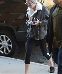December_15_-_Returning_to_her_hotel_after_doing_some_work_out_at_the_gym_in_New_York_28129.jpg
