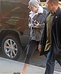December_15_-_Returning_to_her_hotel_after_doing_some_work_out_at_the_gym_in_New_York_281929.jpg
