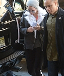 December_15_-_Returning_to_her_hotel_after_doing_some_work_out_at_the_gym_in_New_York_28329.jpg
