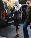 December_15_-_Returning_to_her_hotel_after_doing_some_work_out_at_the_gym_in_New_York_28529.jpg