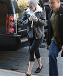 December_15_-_Returning_to_her_hotel_after_doing_some_work_out_at_the_gym_in_New_York_28629.jpg