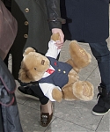 February_11_-_Jennifer_Lawrence_at_Heathrow_Airport_in_London_28429.JPG