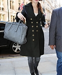 February_7_-_Jennifer_Lawrence_arriving_at_her_hotel_in_London_28529.jpg