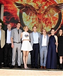 GROUP_May_17_-__Mockingjay_Part_1__photocall_at_Cannes_in_France_288329.jpg