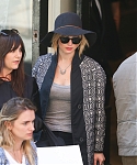 Jennifer_Lawrence_seen_carrying_bags_after_shopp.jpg