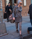 March_22_-_Leaving_her_hotel_in_NYC_281029.jpg