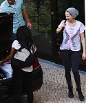 May_22_-_Arriving_at_her_hotel_in_Berlin_28429.png