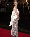 November_11_-_The_Hunger_Games_Catching_Fire_Premiere_in_London_284229.jpg