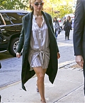 November_13_-_Arriving_back_at_her_hotel_in_New_York_282129.JPG