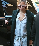 November_13_-_Arriving_back_at_her_hotel_in_New_York_28229.jpg