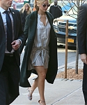November_13_-_Arriving_back_at_her_hotel_in_New_York_28829.jpg
